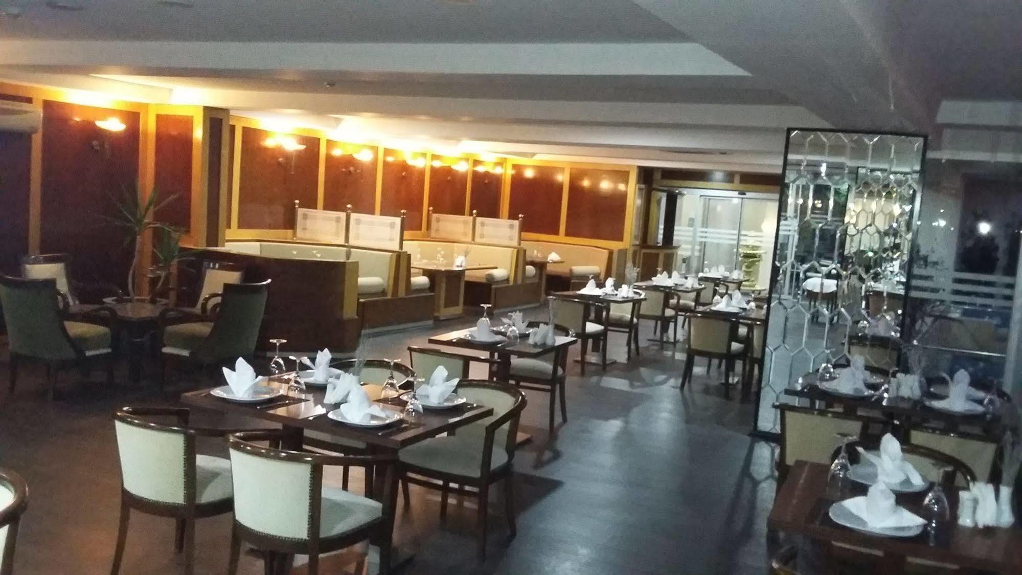 Adela Hotel Istanbul Exteriör bild