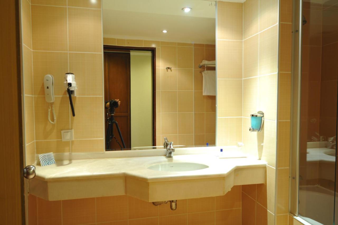 Adela Hotel Istanbul Exteriör bild